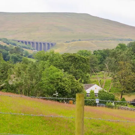 Cowgill Grange * Newby Head